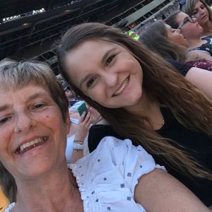 Meet your Posher, Lori